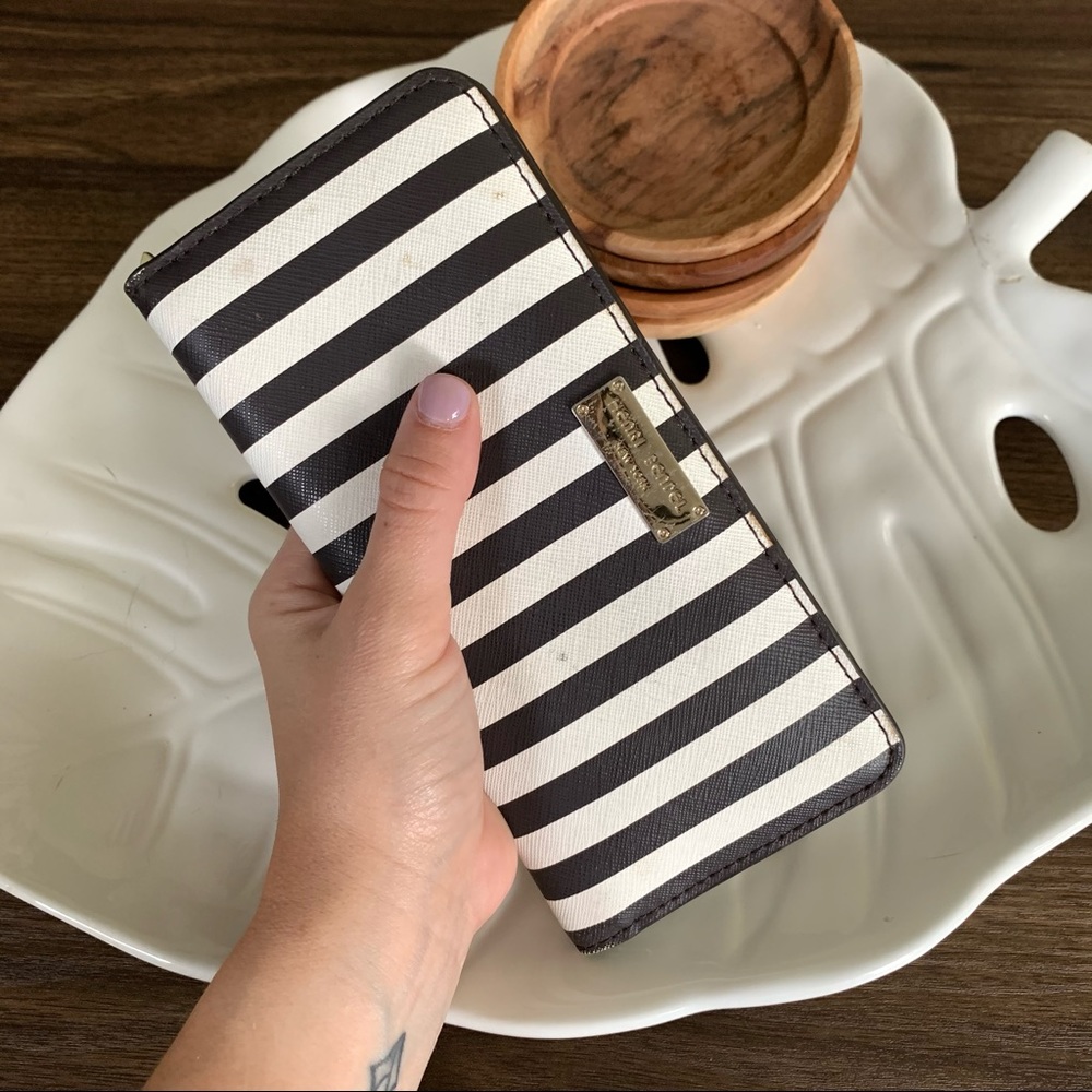 Henri Bendel wallet